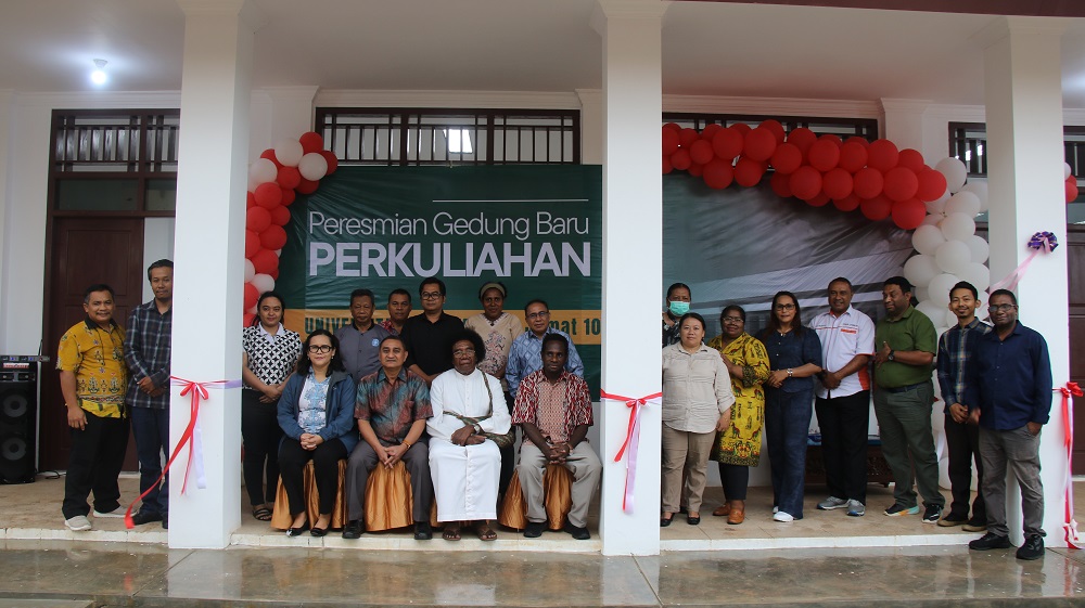 REKTOR UNMUS RESMIKAN GEDUNG KELAS BARU